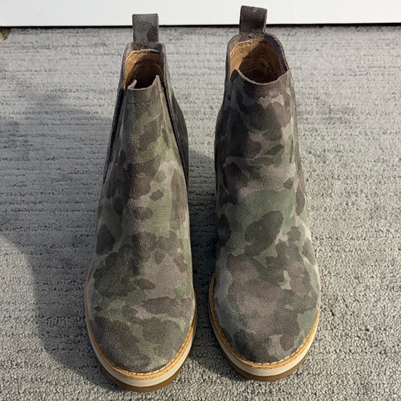 Sofft Shoes - Sofft Emeree Olive Ankle Boots